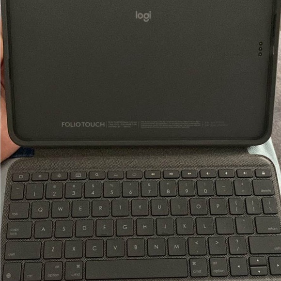 Logitech IPAD Pro 11 inch 2nd gen Keyboard Case - Gray - Picture 1 of 3